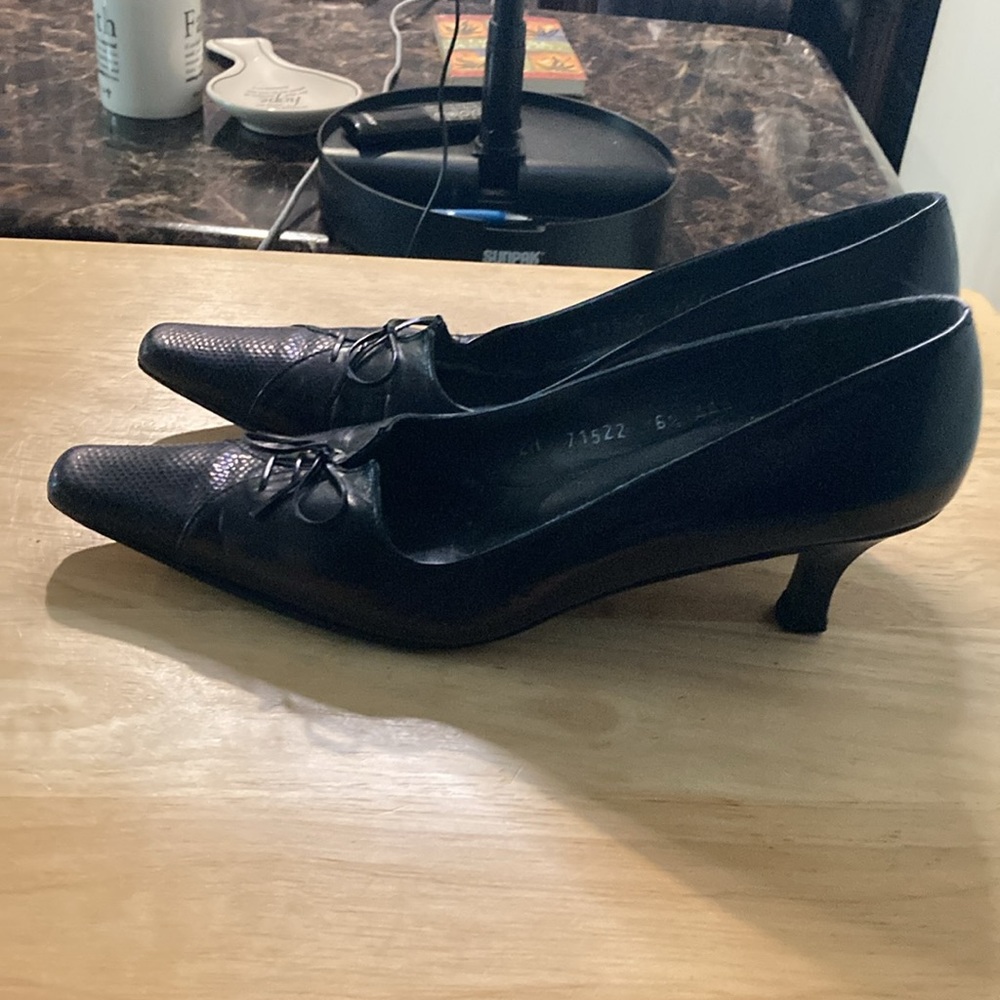 Stuart Weitzman-size 6AAA - Picture 4 of 6